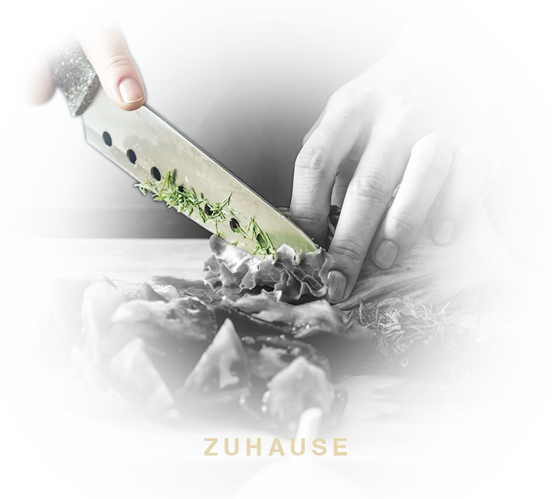 Küchenmesser schneidet Salat