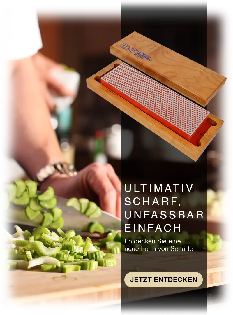 Messer schneidet Schnittlauch